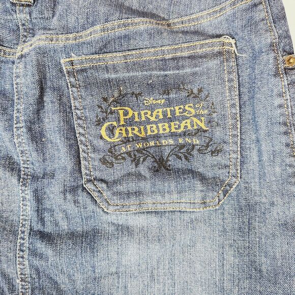 Disney Jean Denim Skirt Pirates of the Caribbean Womens Sz 10 Worlds End Graphic - Picture 6 of 9